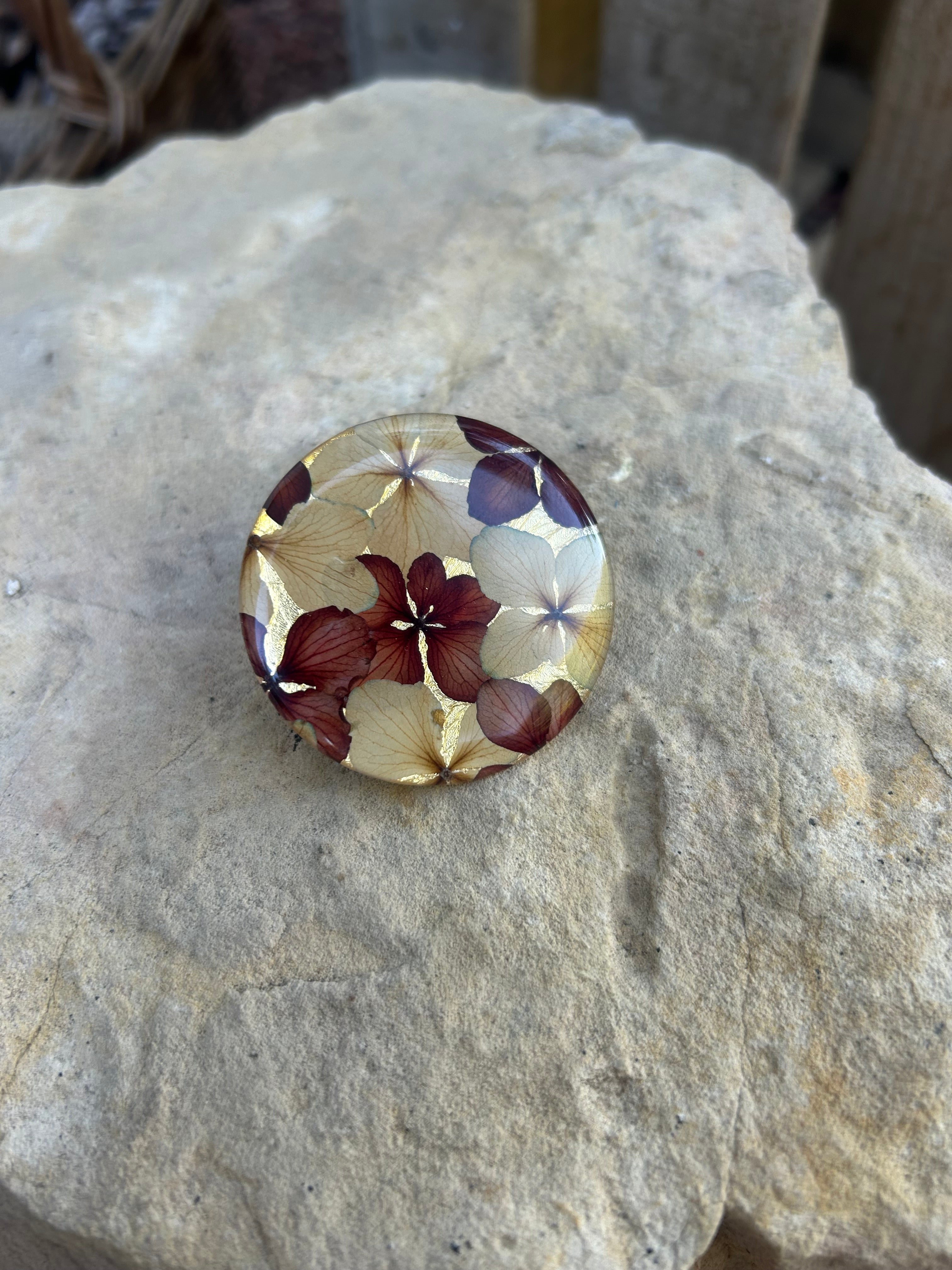 Accesorio - broche flores marrones- Colensuá