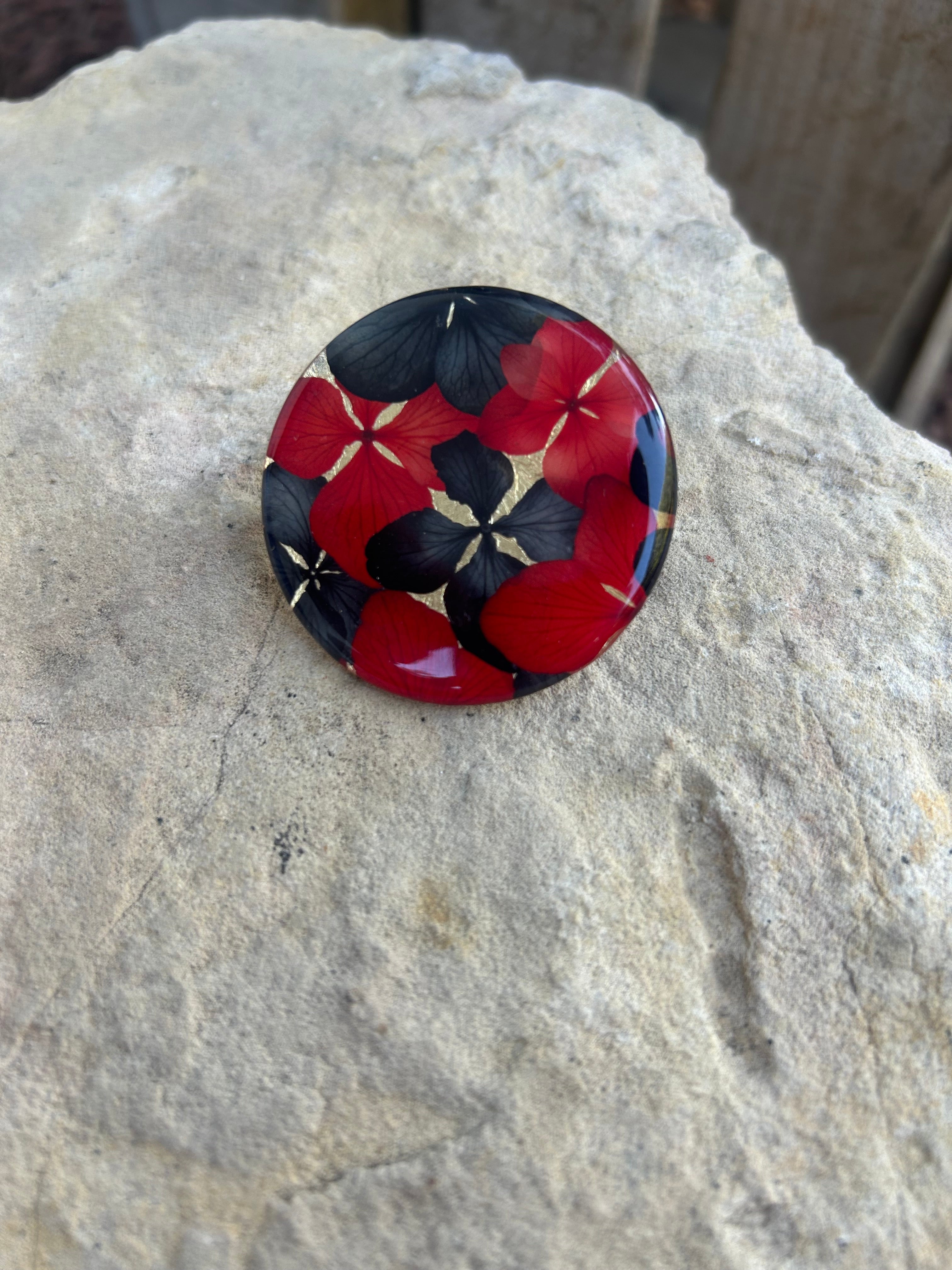 Accesorio - broche flores negro&rojo- Colensuá