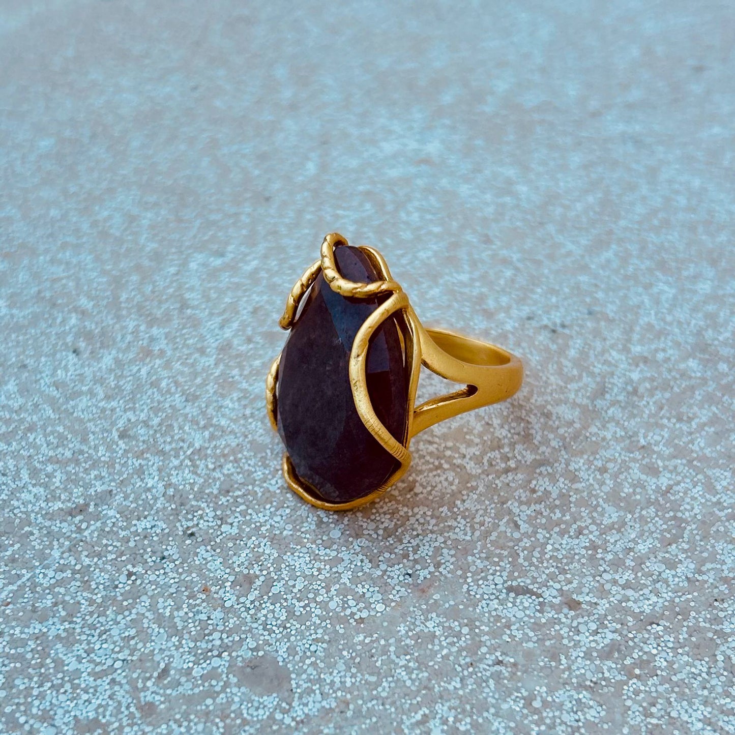 Accesorio - Anillo piedra burdeos - Colensuá