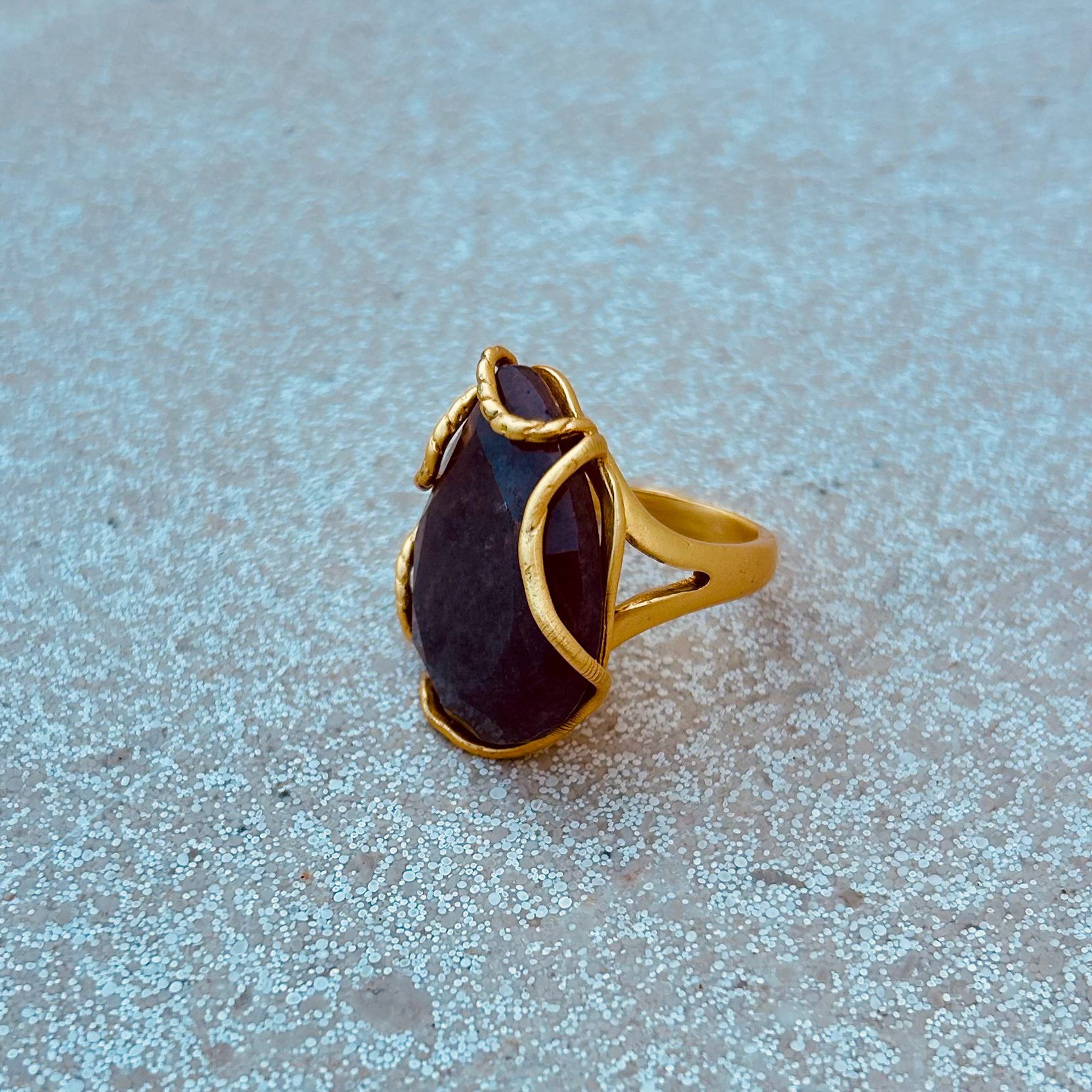 Accesorio - Anillo piedra burdeos - Colensuá