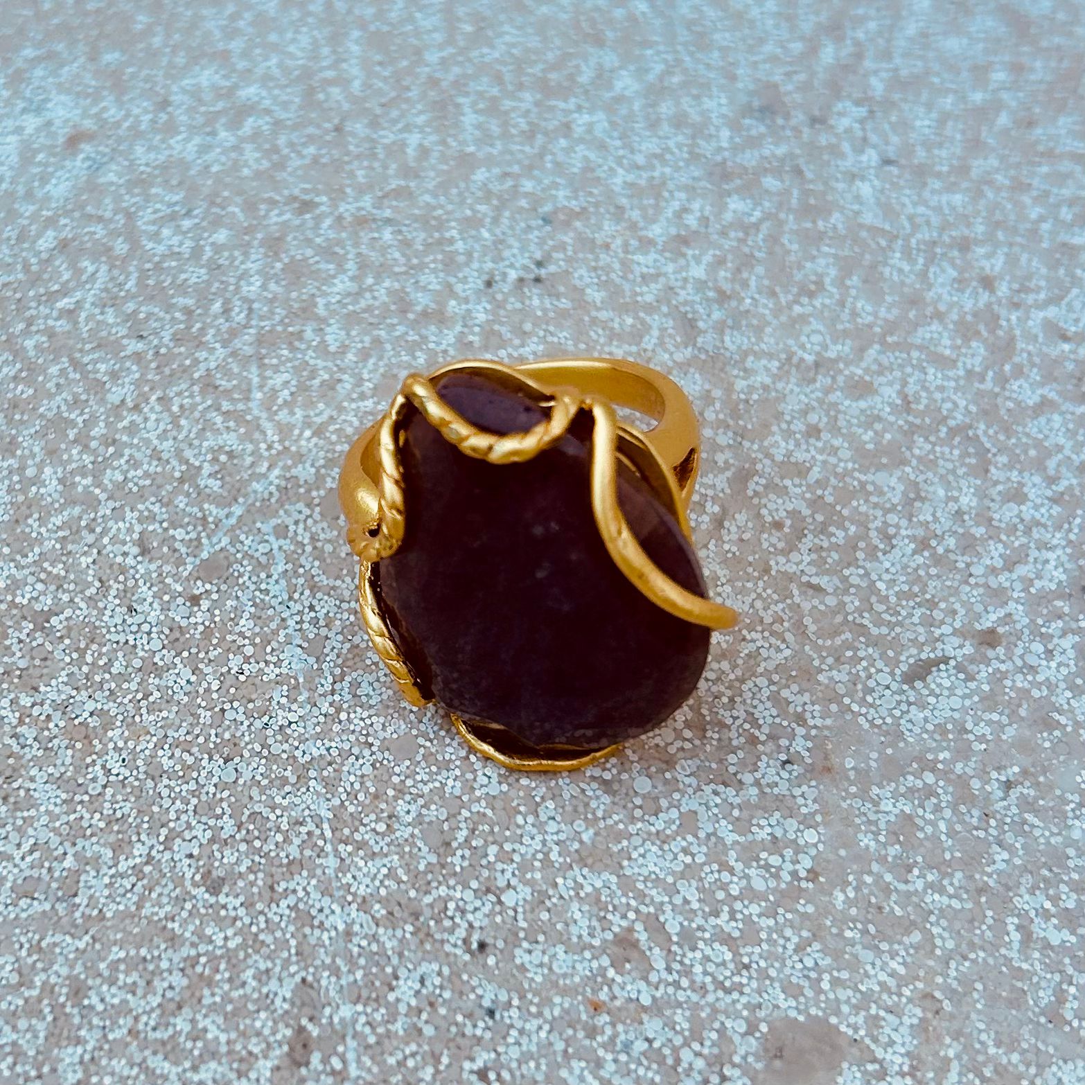 Accesorio - Anillo piedra burdeos - Colensuá