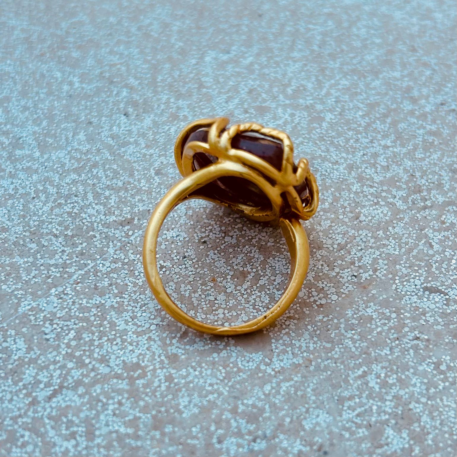 Accesorio - Anillo piedra burdeos - Colensuá