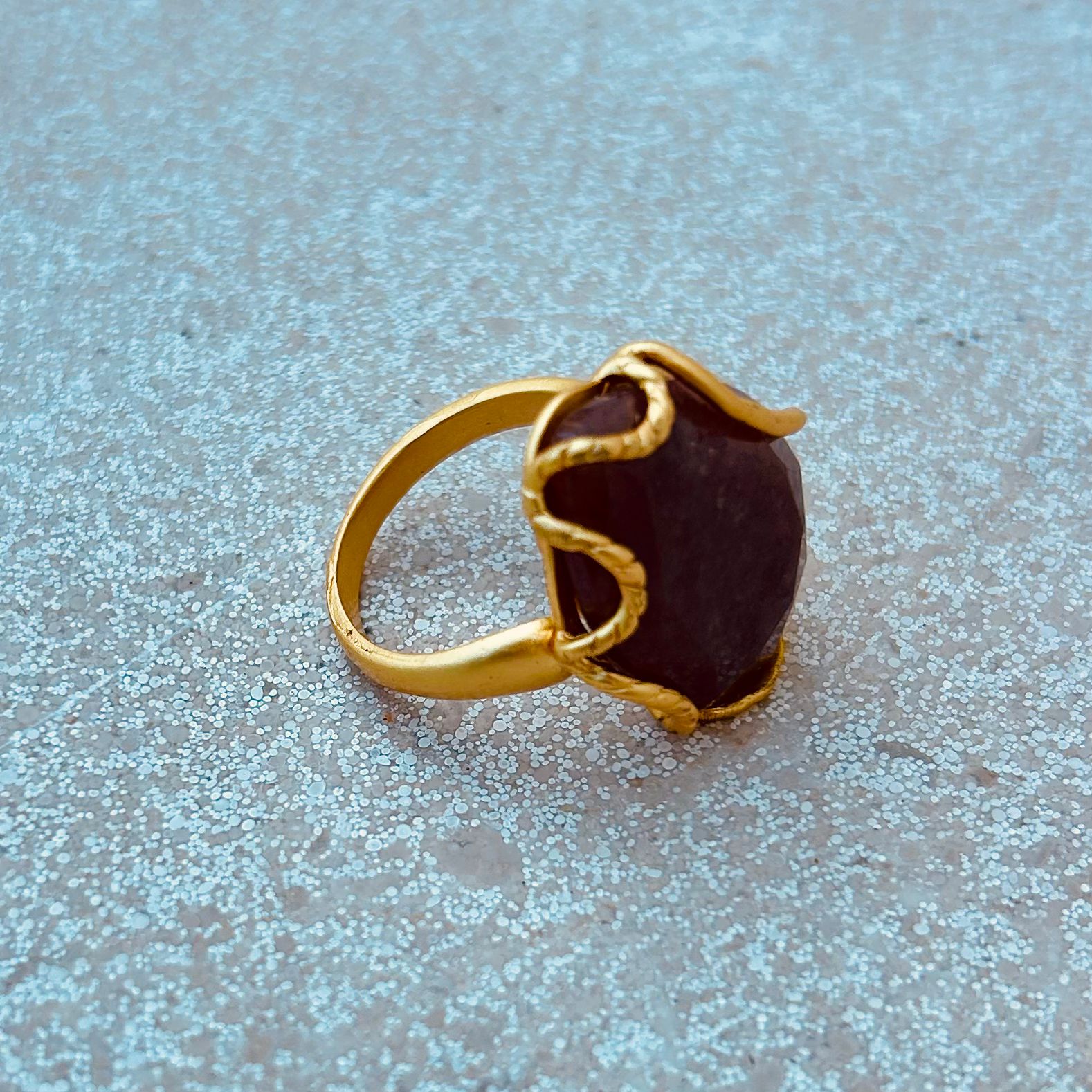 Accesorio - Anillo piedra burdeos - Colensuá