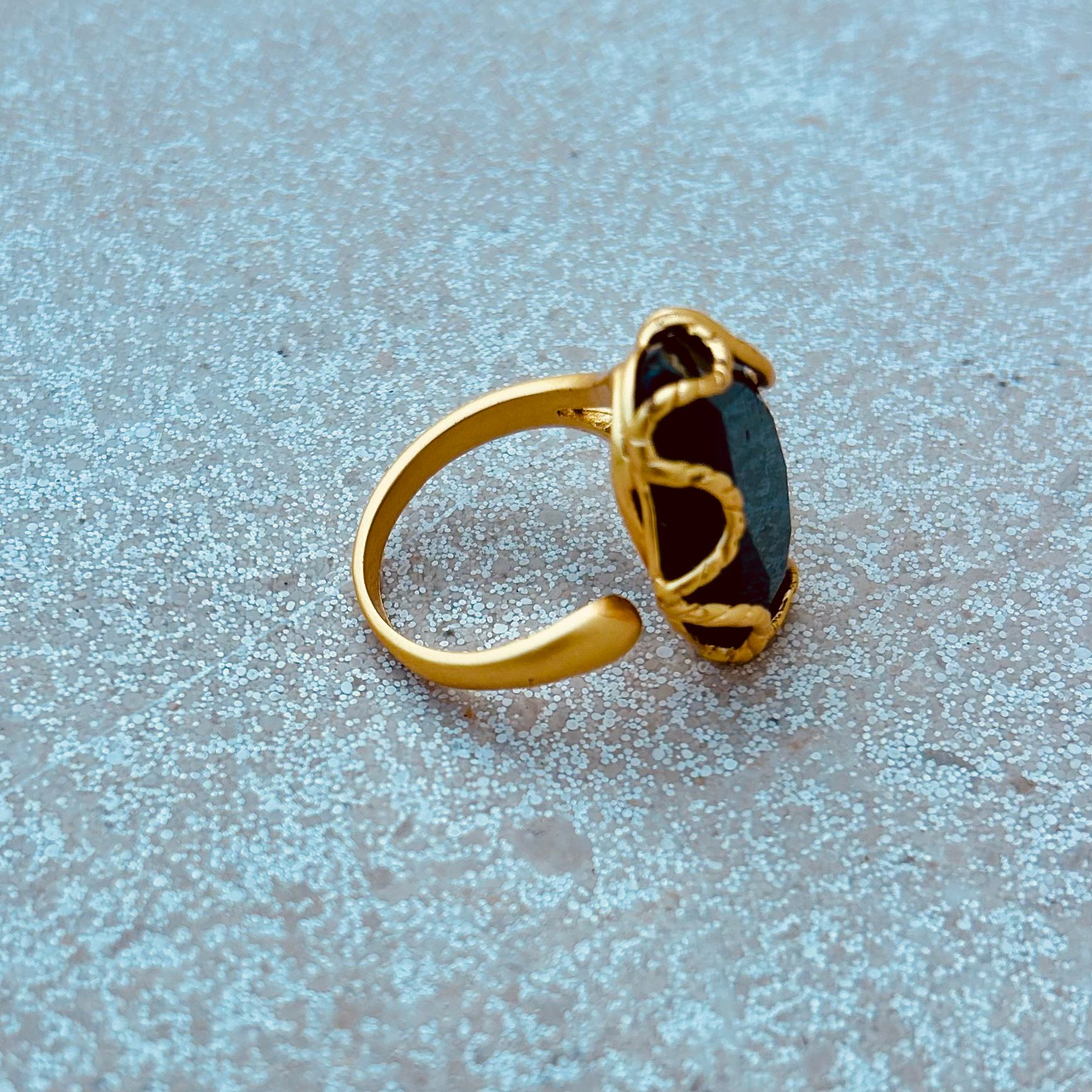 Accesorio - Anillo piedra negra- Colensuá