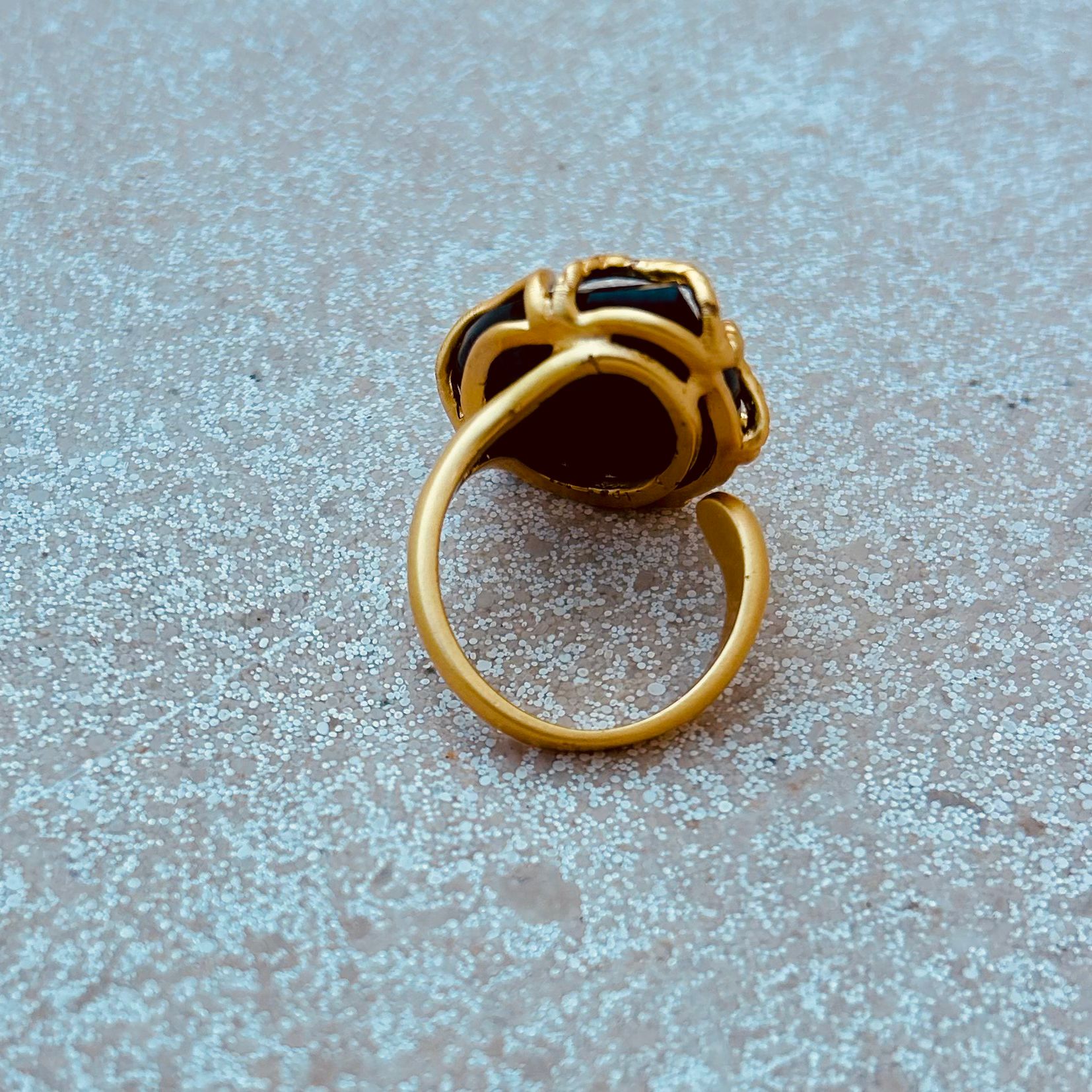 Accesorio - Anillo piedra negra- Colensuá
