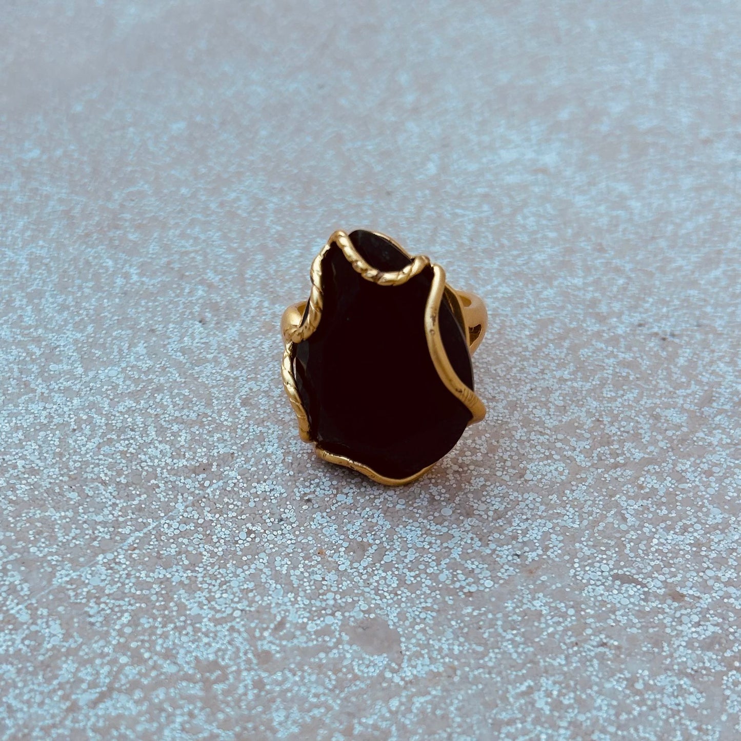 Accesorio - Anillo piedra negra- Colensuá