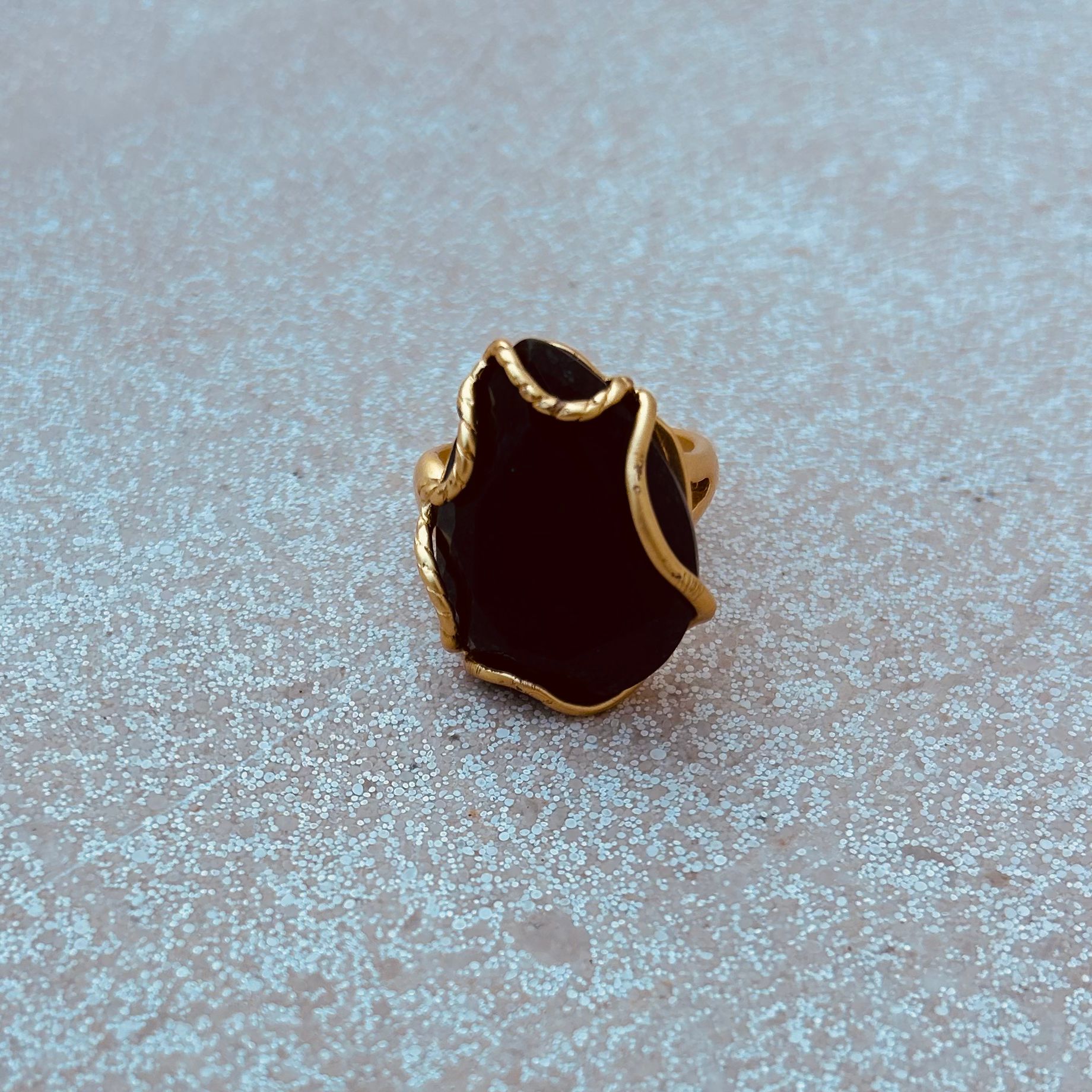 Accesorio - Anillo piedra negra- Colensuá