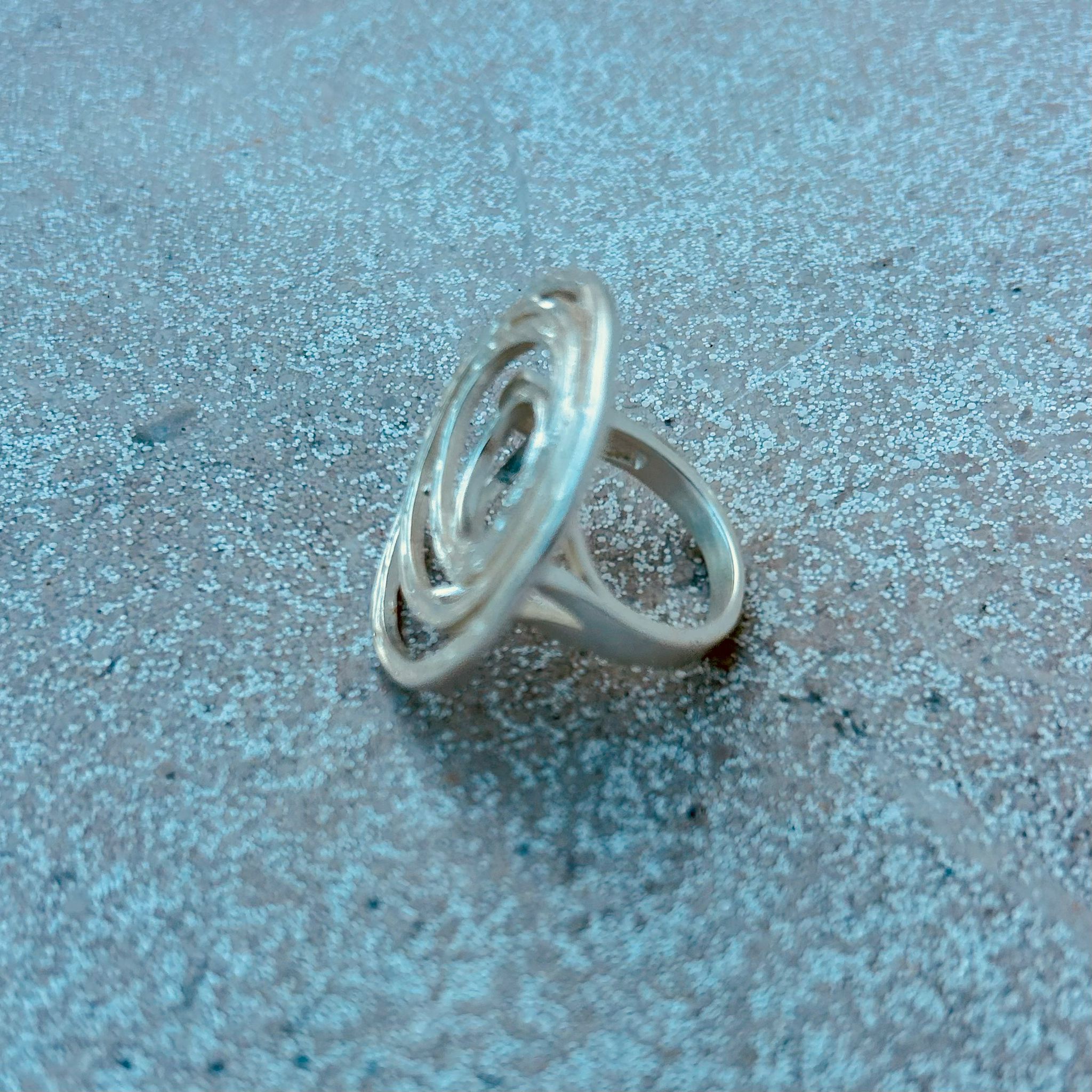 Accesorio - Anillo plateado - Colensuá