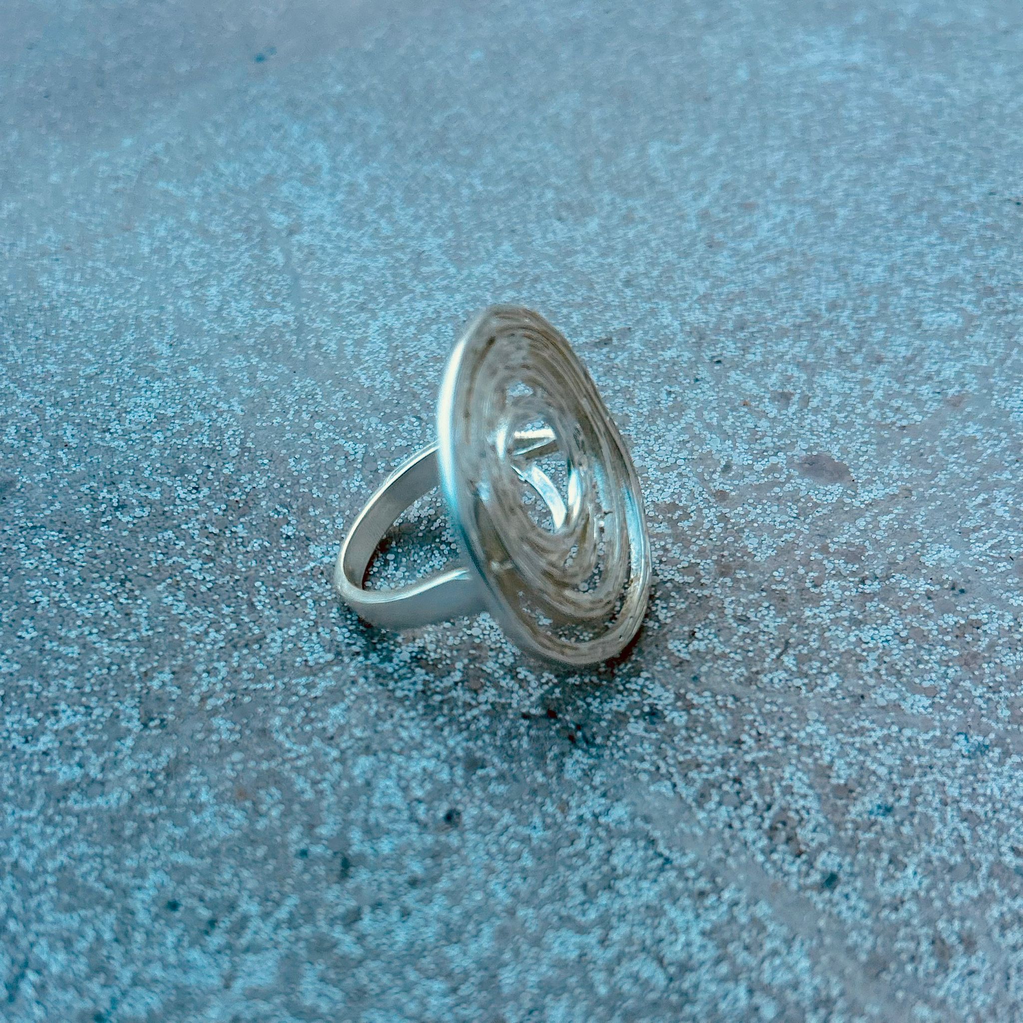 Accesorio - Anillo plateado - Colensuá