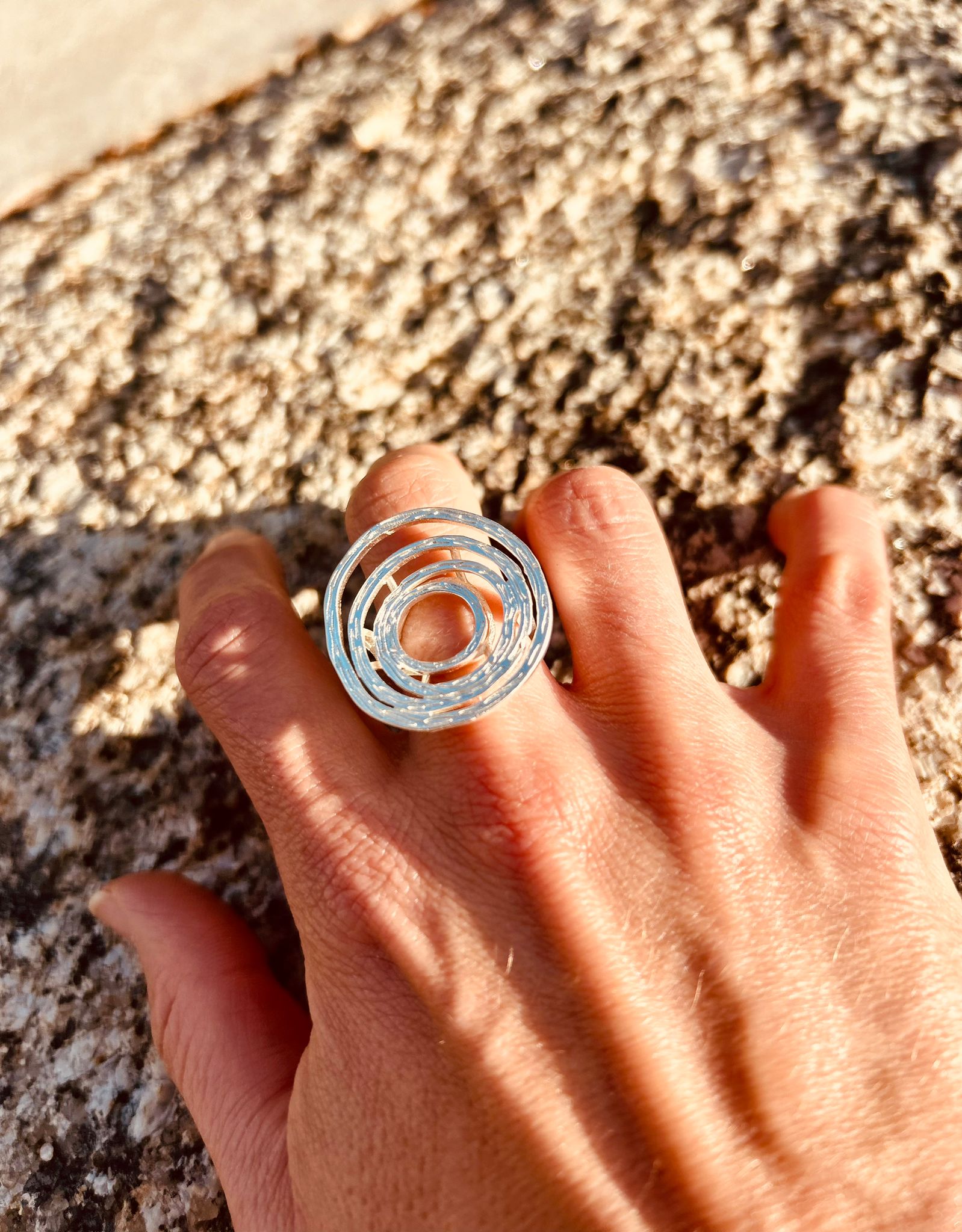 Accesorio - Anillo plateado - Colensuá