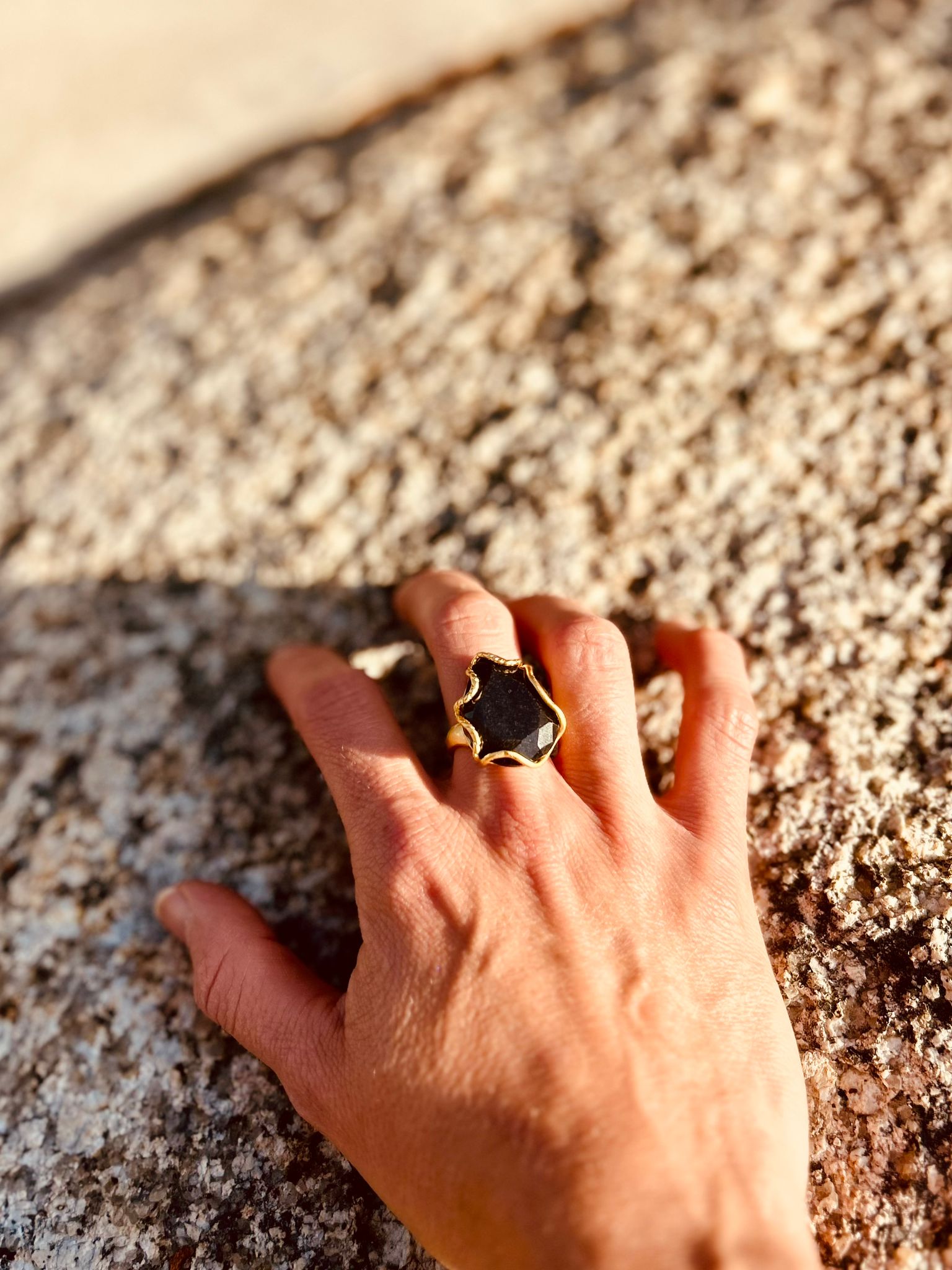 Accesorio - Anillo piedra negra- Colensuá