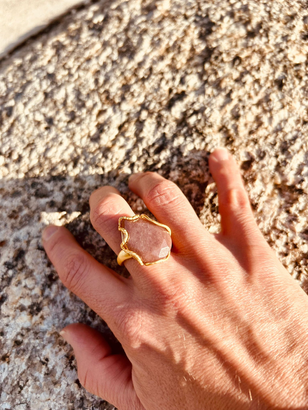 Accesorio - Anillo piedra burdeos - Colensuá