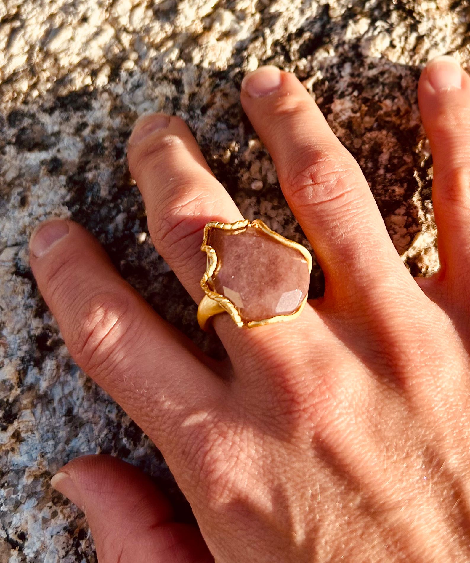 Accesorio - Anillo piedra burdeos - Colensuá