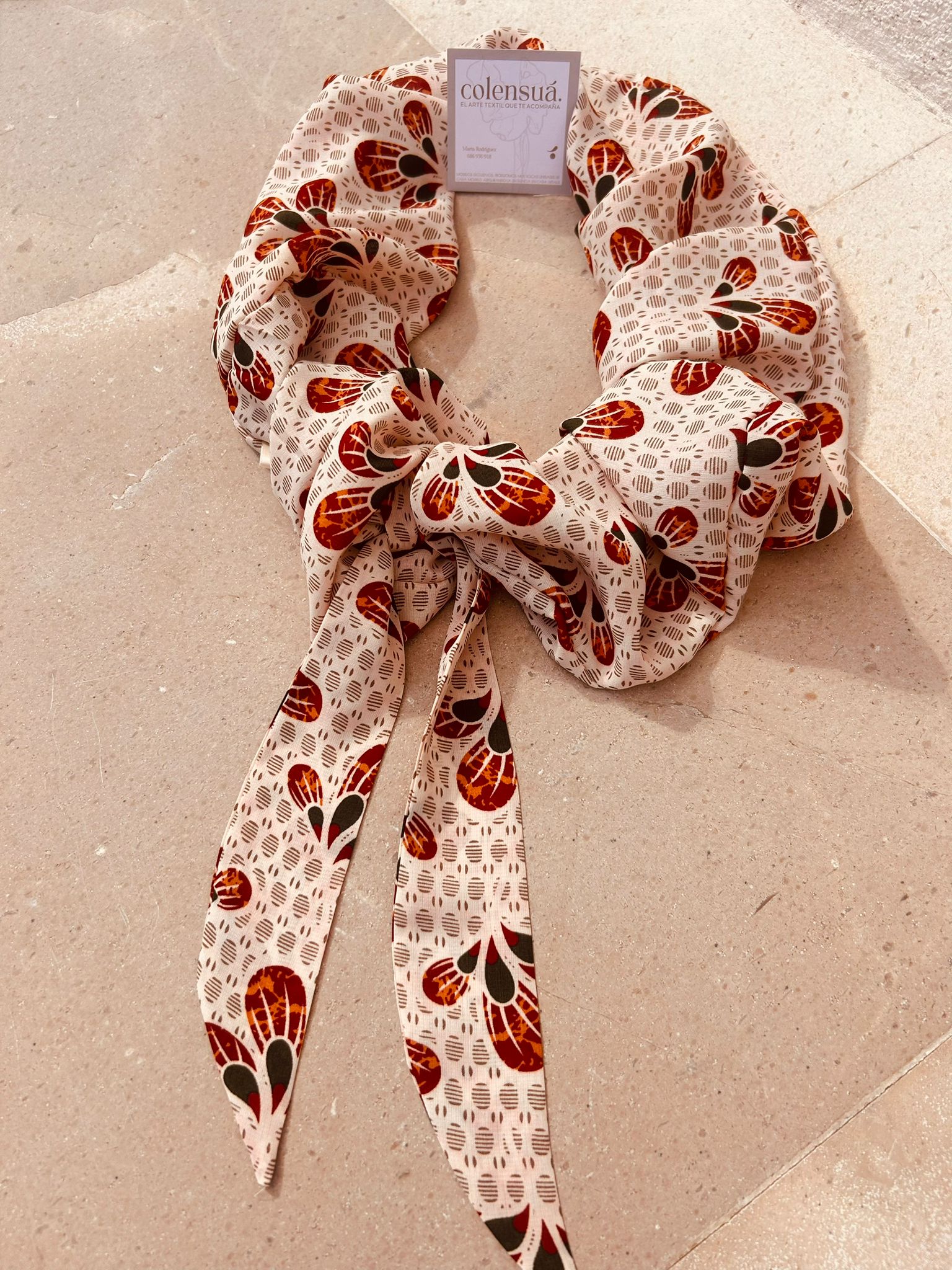 Colensuá Flores verdes y granates