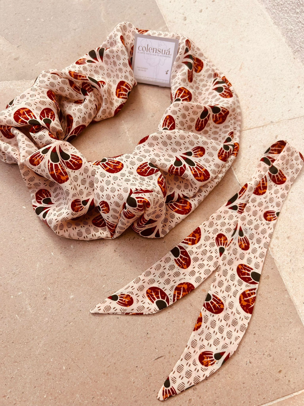 Colensuá Flores verdes y granates