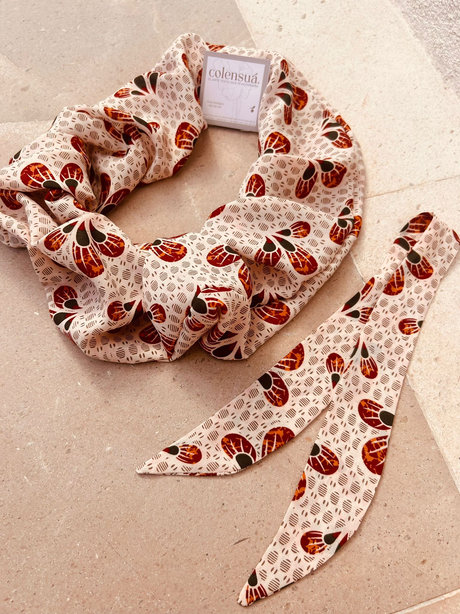 Colensuá Flores verdes y granates